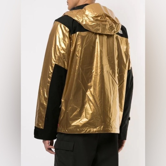 SUPREME x The North Face Gold Metallic Mountain‎ Parka Size Medium NWT - Picture 3 of 16